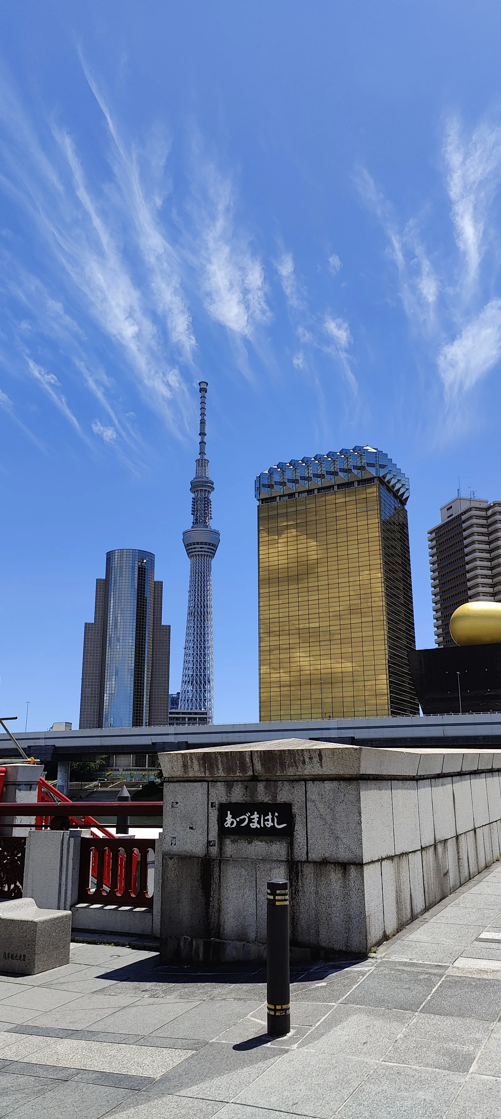 Tokyo Skytree ja Asahi Azumabashi-sillalta